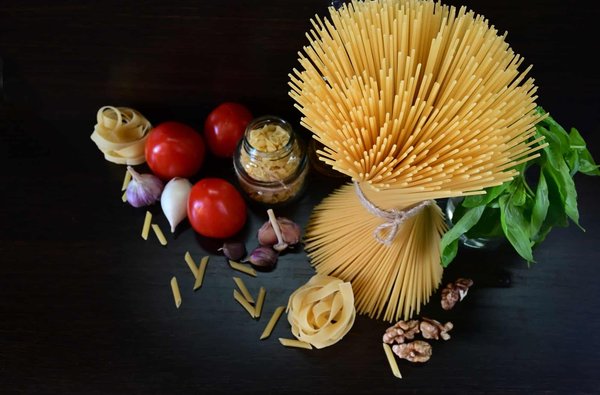 Comment les technologies de diodes électroluminescentes organiques (OLED) transforment-elles les écrans de dispositifs mobiles ?